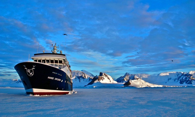 HANSE EXPLORER Packed in Ice